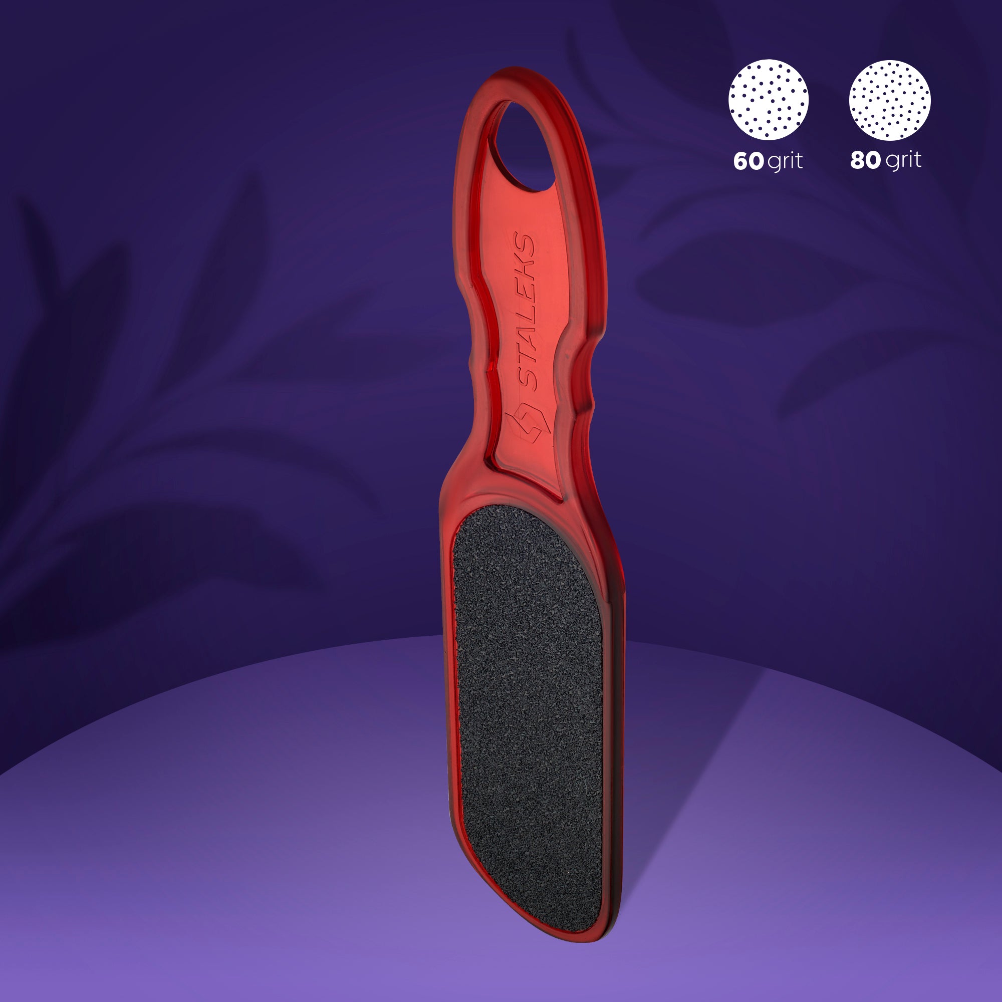 Pilă dublă pentru călcâie STALEKS CLASSIC 10 TYPE 3 AC 10/3, cu mâner roșu ergonomic și abraziv negru, pe fundal mov cu marcajele granulațiilor 60/80.
